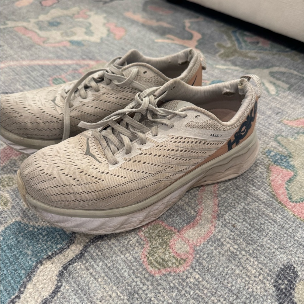 Hoka Arahi 4 Tennis Shoes